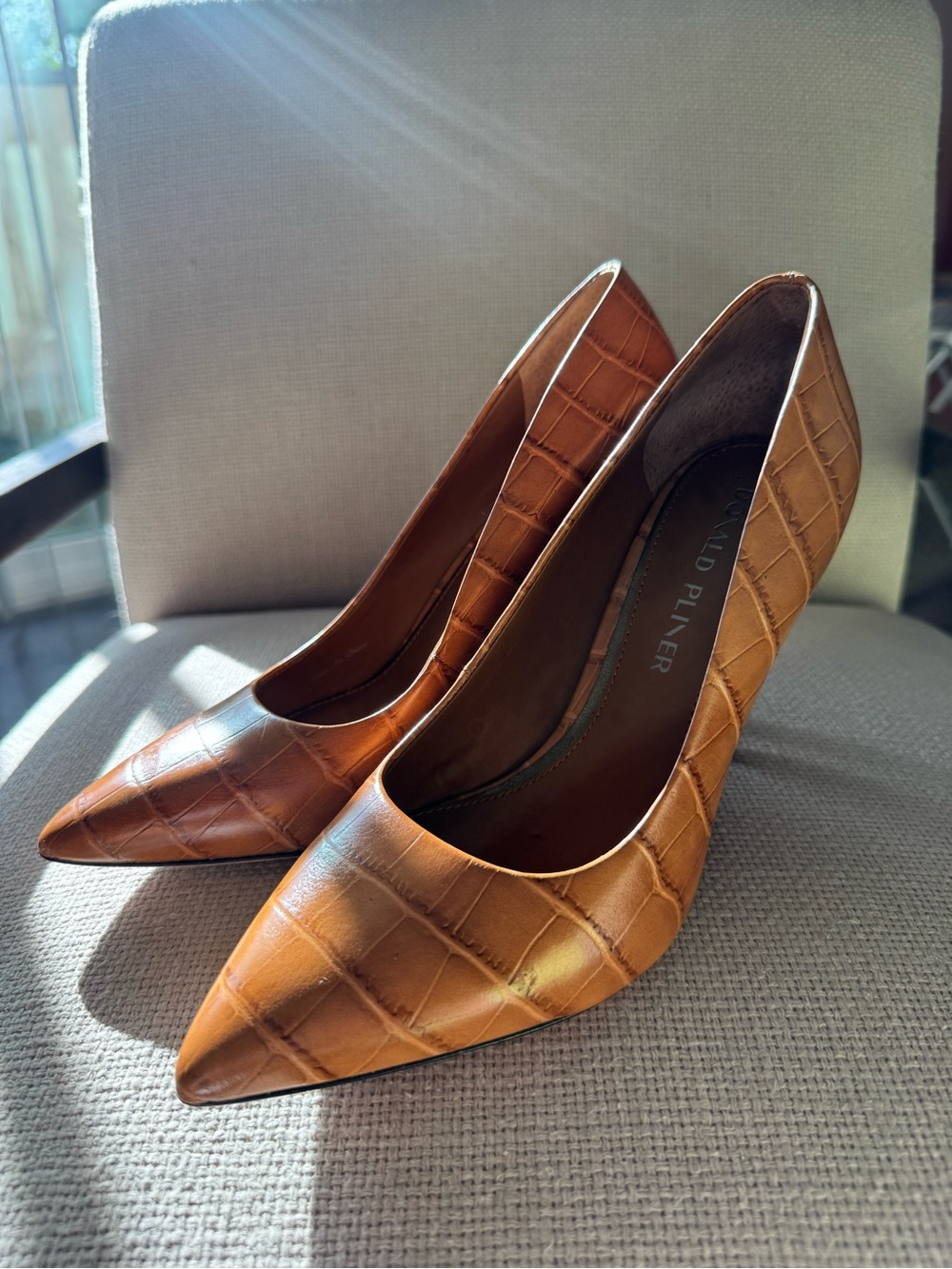 Donald J. Pliner Tan Croc-Embossed Pointed-Toe Pumps